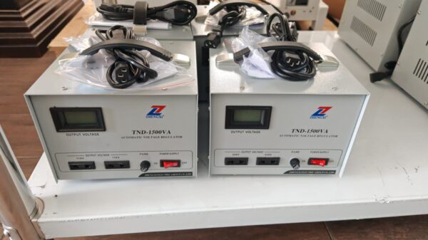 Regulador de voltaje de 1.5KVA, 220V