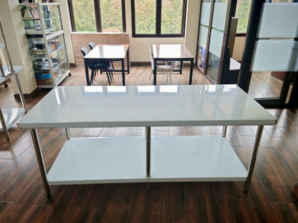 Mesa de trabajo en Acero Inoxidable de 2.10 mts. - Image 2